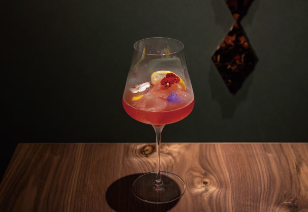 当店の主役は、“毎月変わる花”をテーマにしたカクテル。