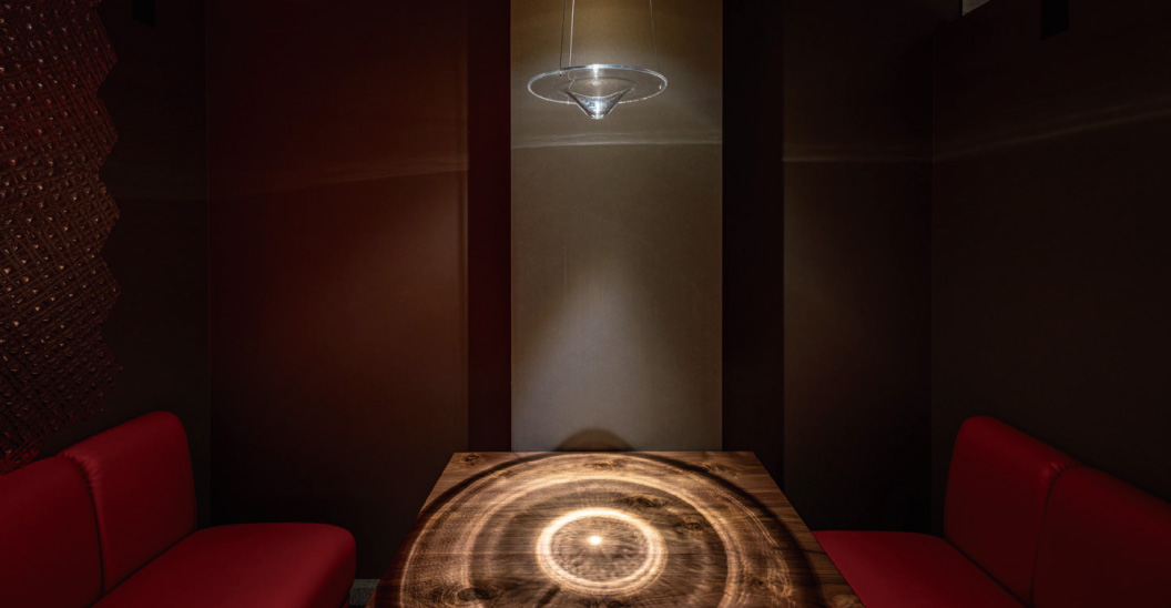 店内の様子を見る