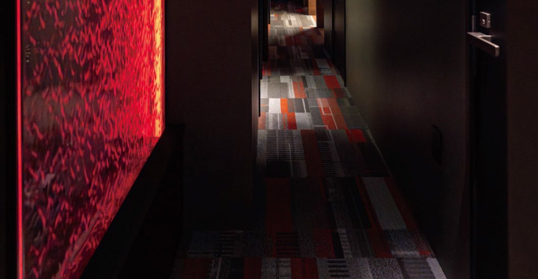 店内の様子を見る